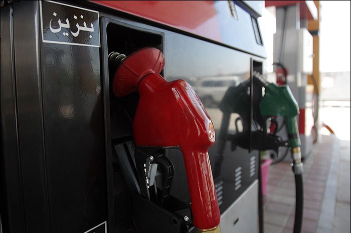 روزنامه حامی دولت: بنزین از اول دی ۱۵۰۰ تومان می‌شود